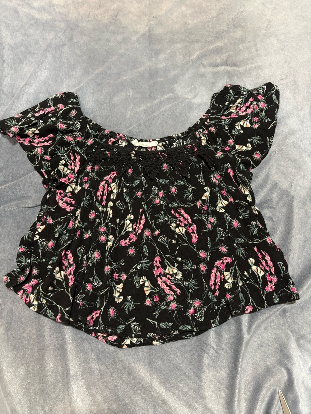 Juniors Lush Floral Top - Black with Pink Floral. Boho style Size S